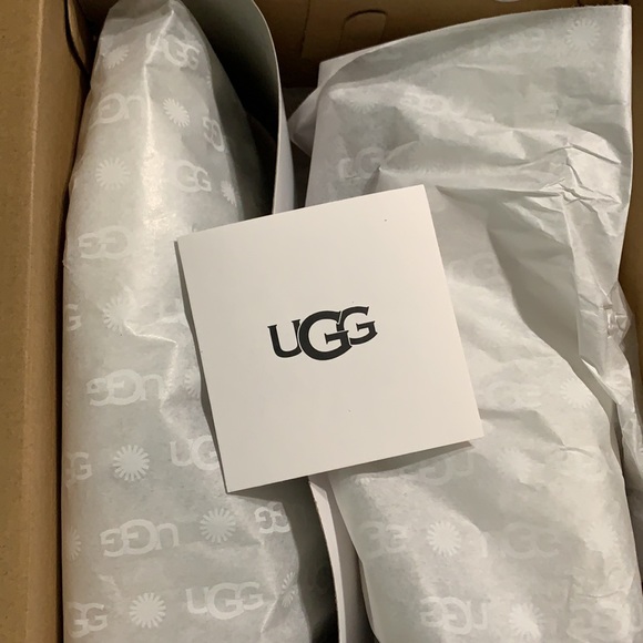 Copy -🆕UGG Ladies Milo Sneakers - Picture 6 of 14